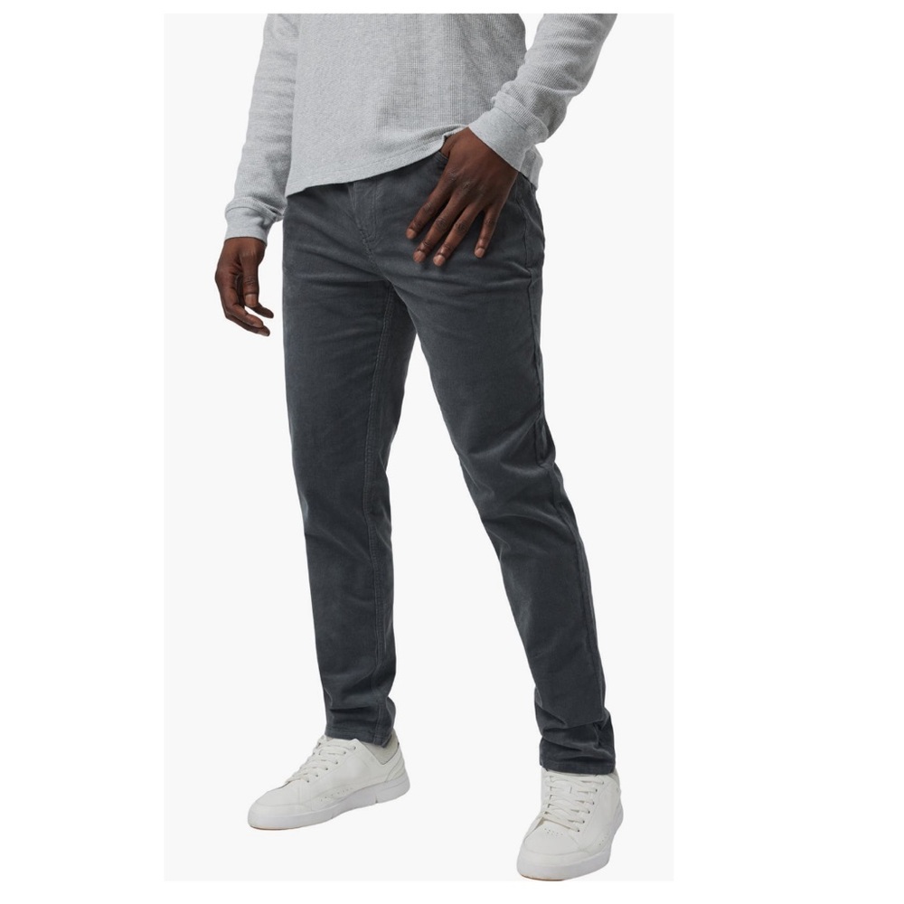 Vuori Corduroy Men's Pants Sz 38
Color dark pewter